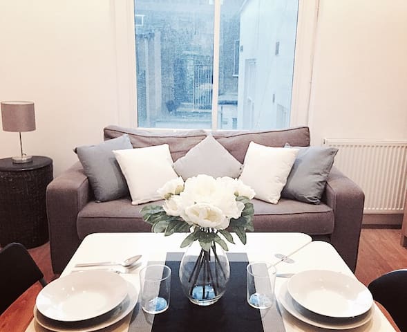 ** HARRODS HOME- KNIGHTSBRIDGE STUDIO APT**