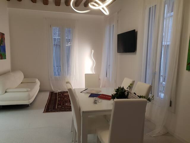 CA SAN LUCA FLATS 2ND FLOOR gallery image 4