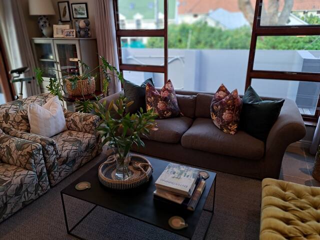 Entertainers dream home with pool & mountain views