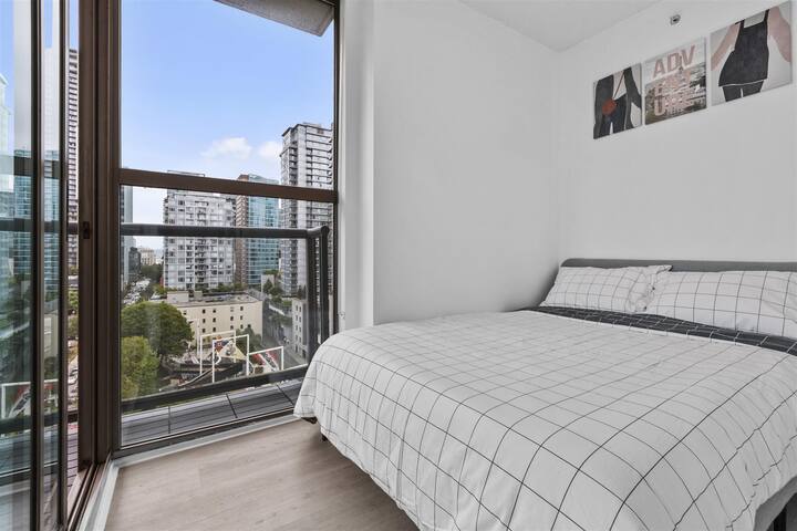 Beautiful 2bd apt/ heart d/town gallery image 4