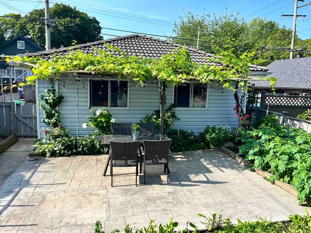 Spacious Kitsilano Home with Sunny Patio + Garden gallery image 4