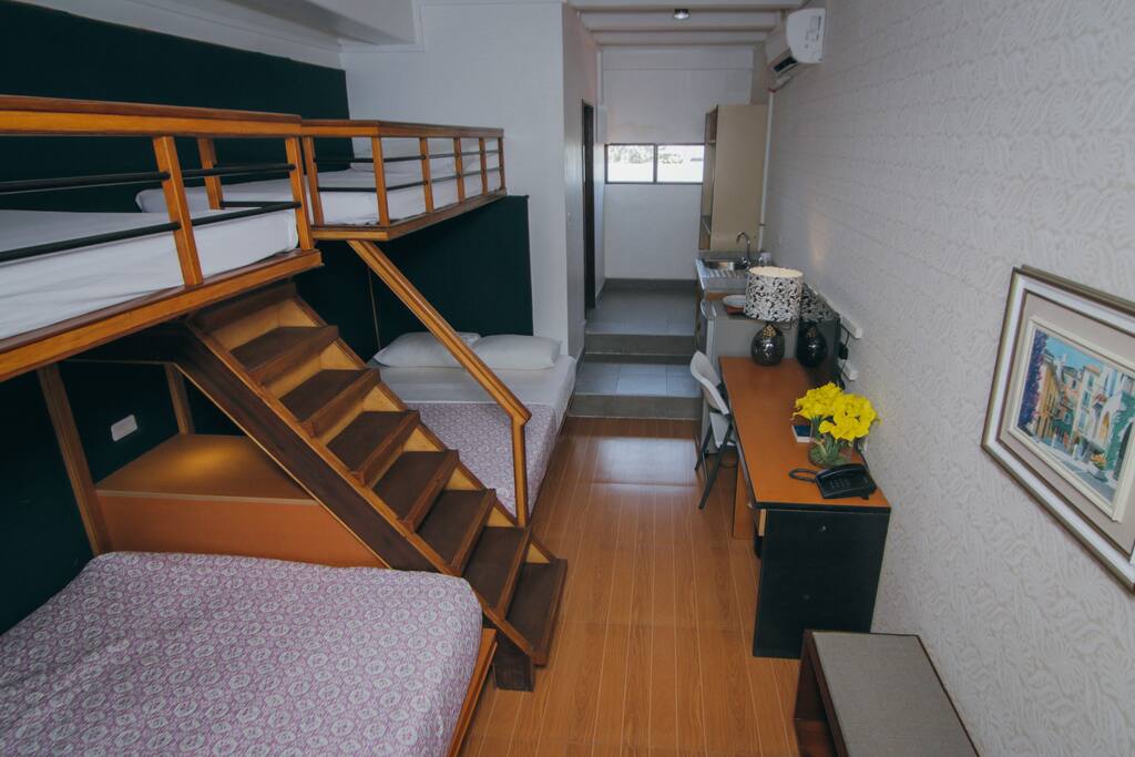 Family Suite Room (good for 6)