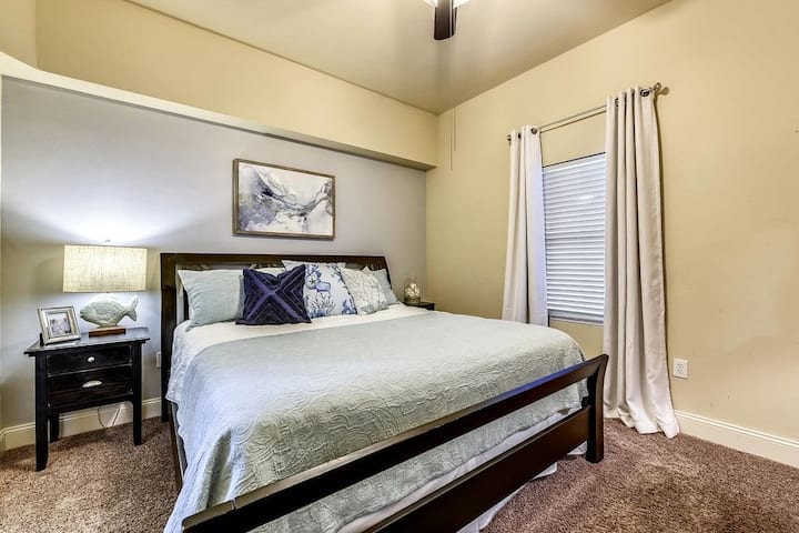 2nd Master Bed + attached full Bathroom