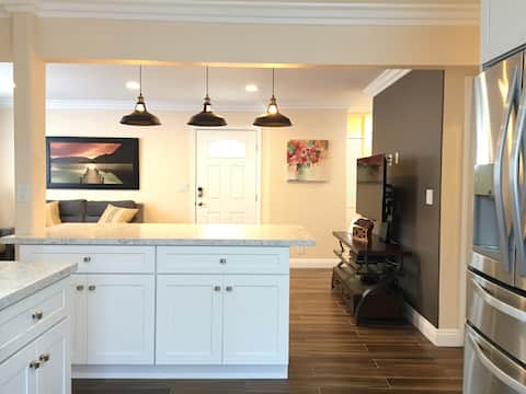 Modern and bright house, near LAX and beaches