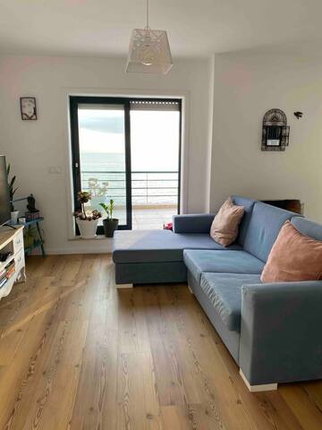 Em frente à praia gallery image 3