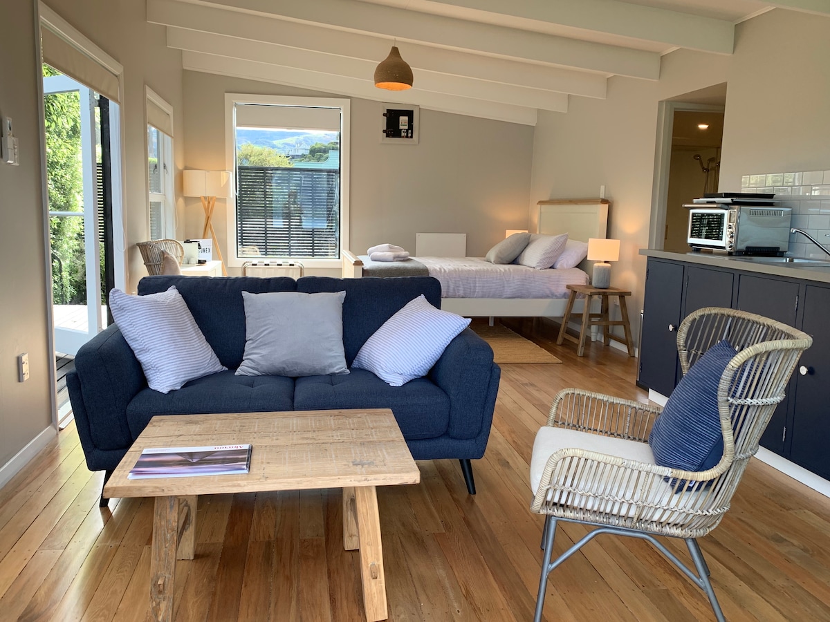 Top performing Airbnb: Akaroa harbourview studio: SEE NOTE/landscape work in Banks Peninsula