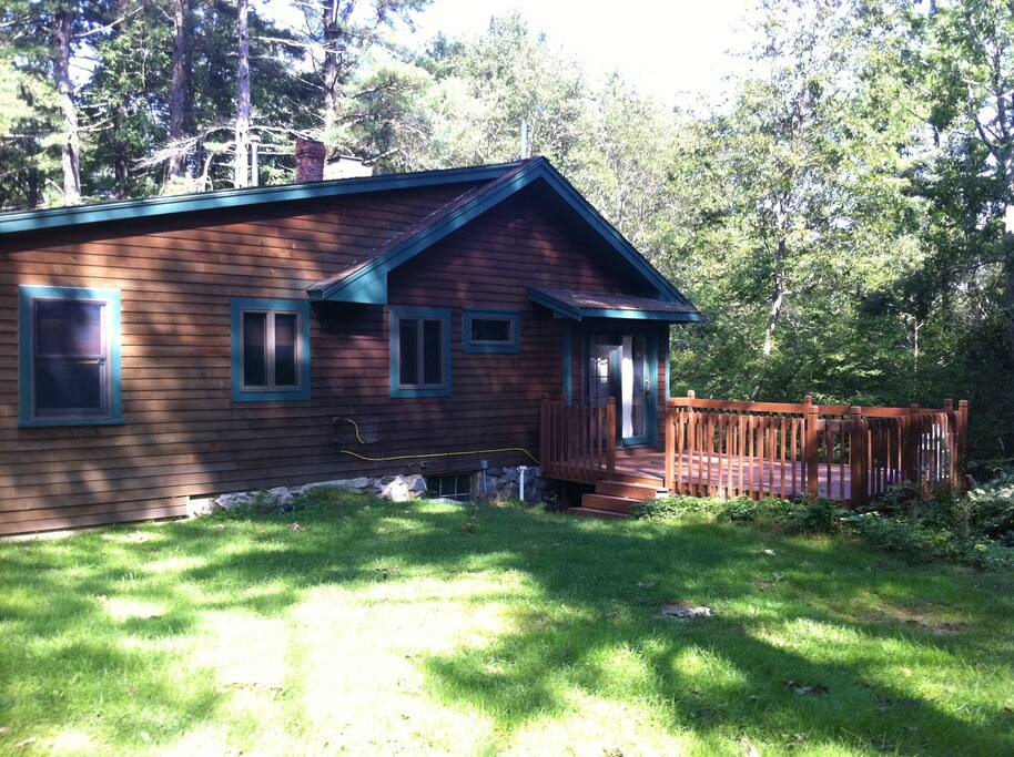 Private entrance with a beautiful deck