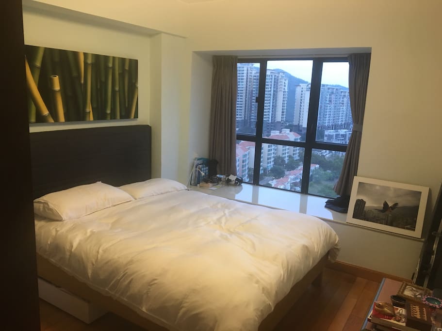 Master bedroom. Sleep with the twinkling lights of the Hong Kong skyline, wake up to the ships crossing the harbour!