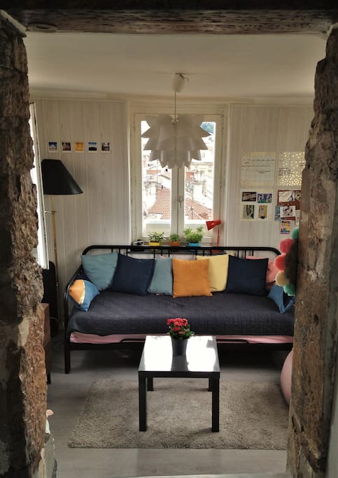 le salon avec un canapé-lit 2 places