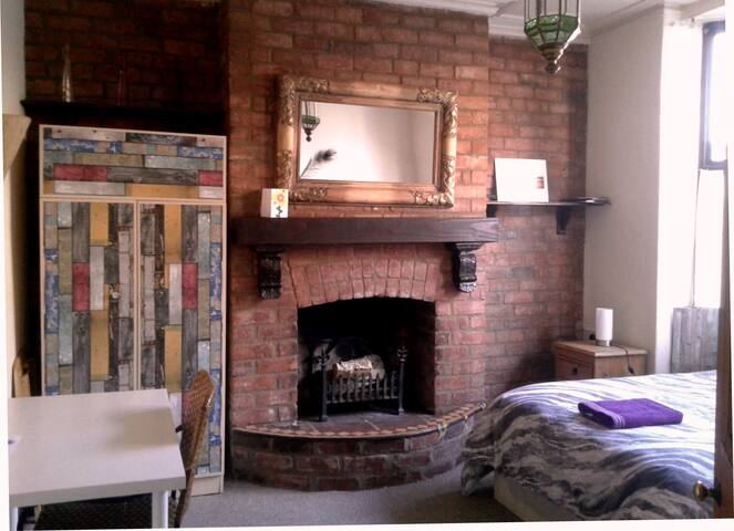 Double room. Close to city center , Chester