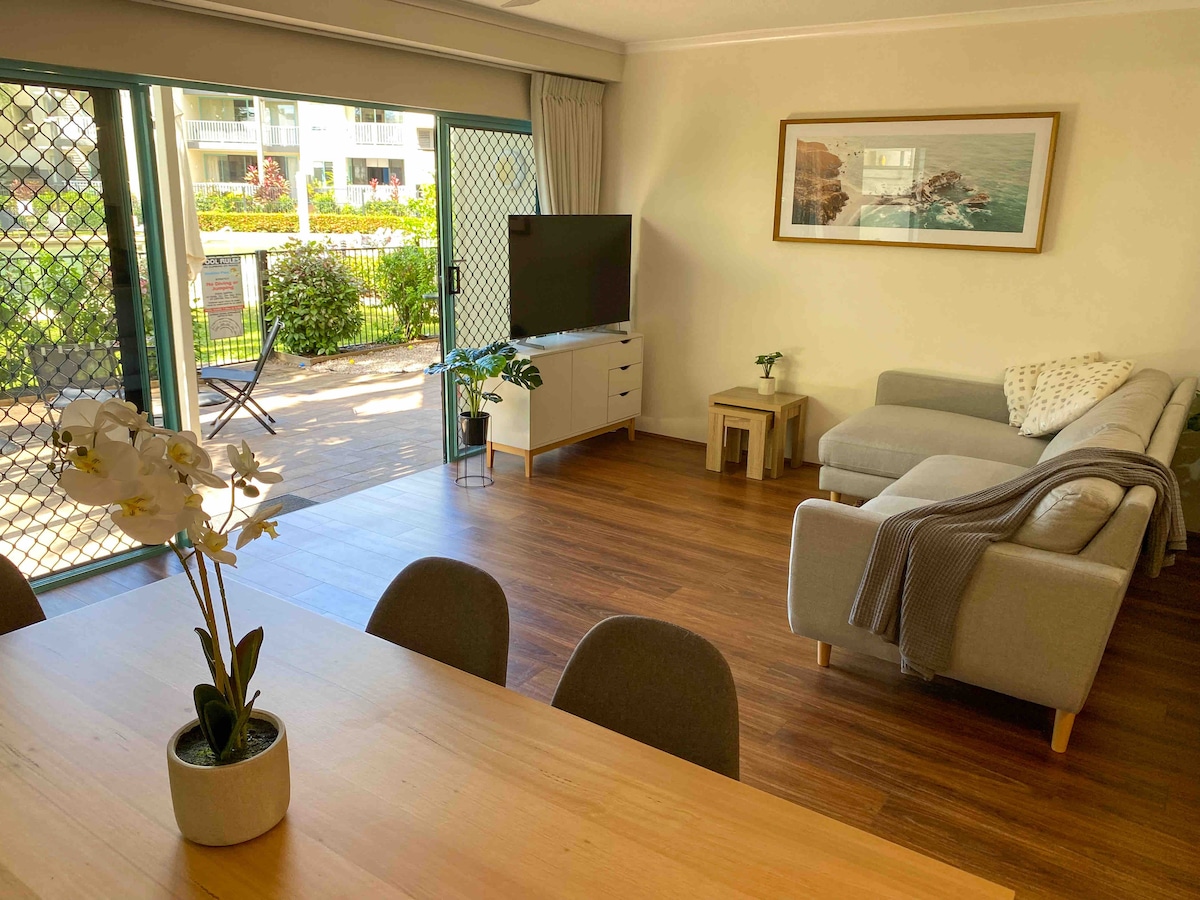 Popular Airbnb listing: 1 Bedroom Beachfront Villa with Direct Pool Access in Cairns Regional