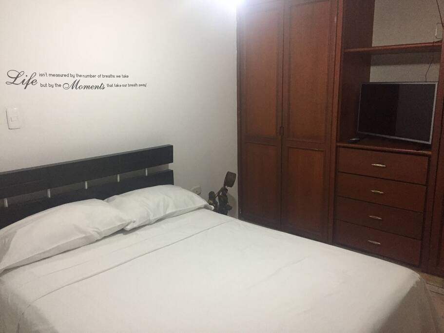 habitación con tv