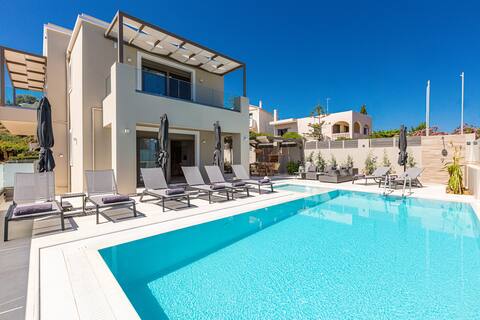 Lagoon Seabreeze Villa, a Sumptuous Retreat
