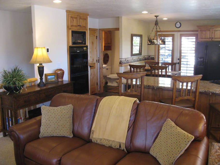 Livingroom towards kitchen