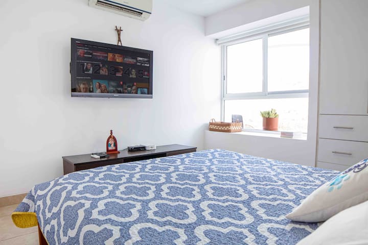 Стая с двойно легло.  Телевизор с платени канали.  Климатик.