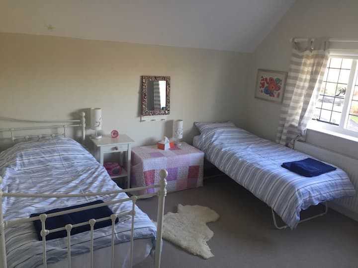 Спална соба 3, двокреветна соба или брачен кревет (широк 180-220 см)