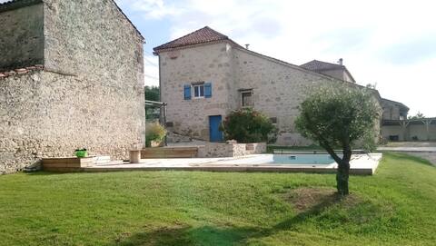 Stone house with country pool