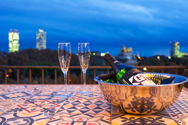 LOST GARDEN – Strategic location, Great park views