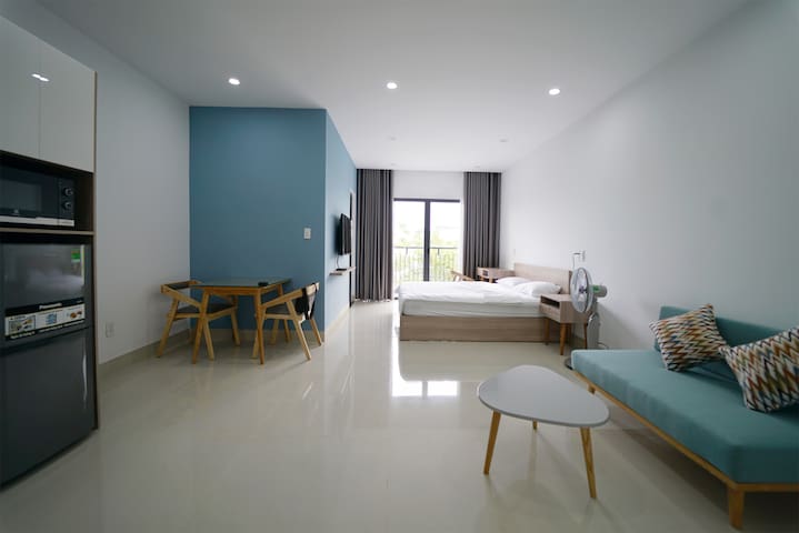 Bright Studio with balcony near Dragon Bridge