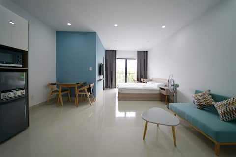 Bright Studio with balcony near Dragon Bridge