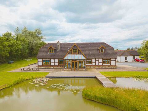 7 Bedroom Lakeside Lodge, Roscommon. 4 STAR ☘️☘️☘️☘️