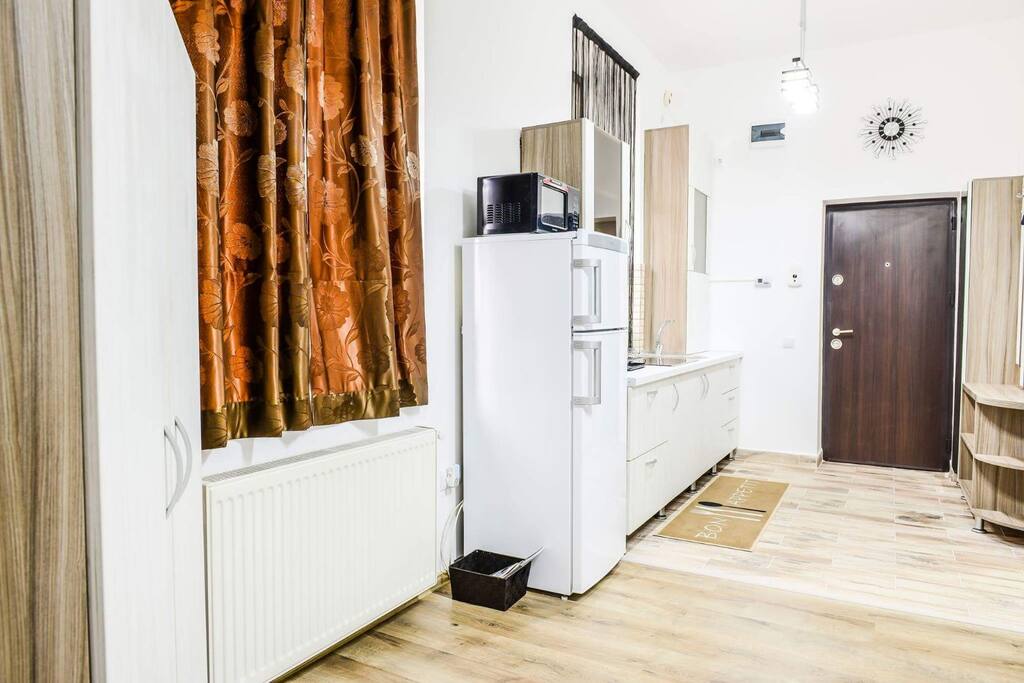 Fully equipped kitchen.