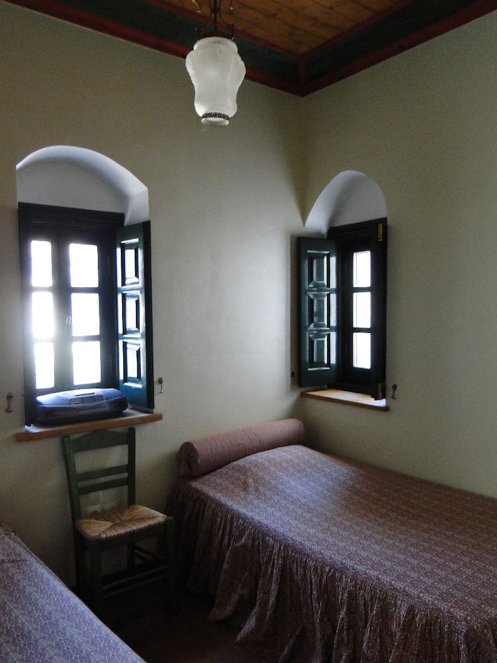 Საძინებელი ნომერი 2 პირველ სართულზე