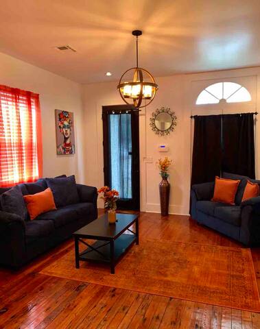 Luxury/Stylish Home Away From Home gallery image 3