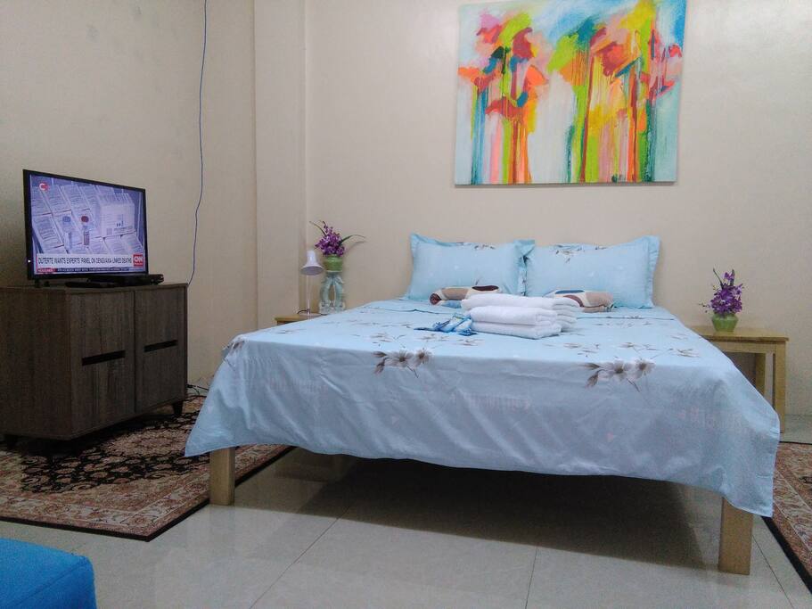 Queen Sized Deluxe Family Room