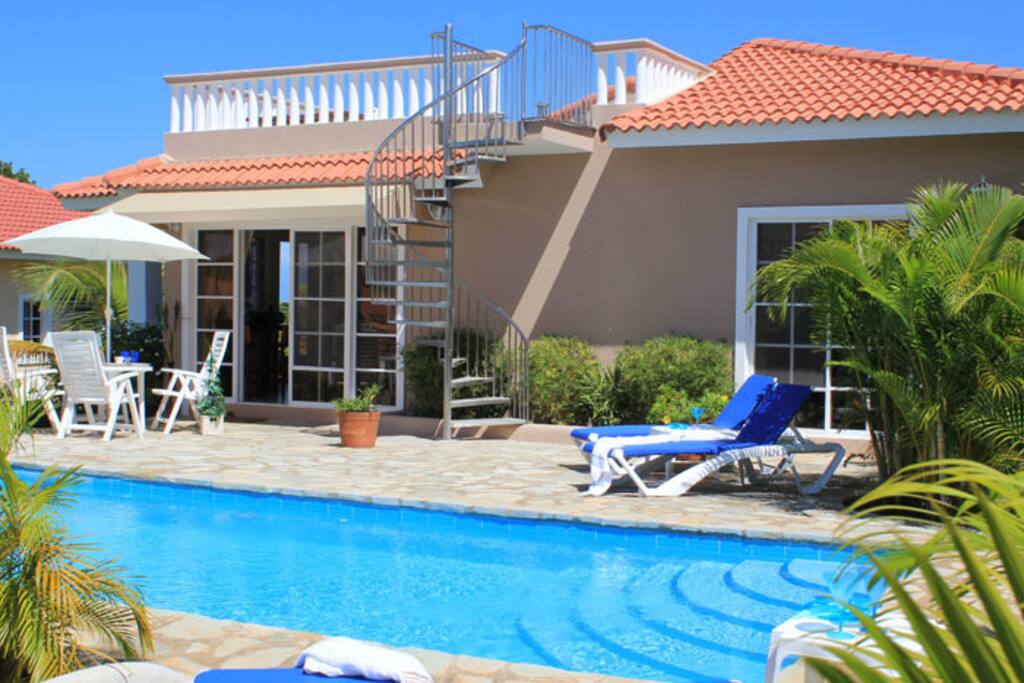 Large terrace perfect for sun bathing