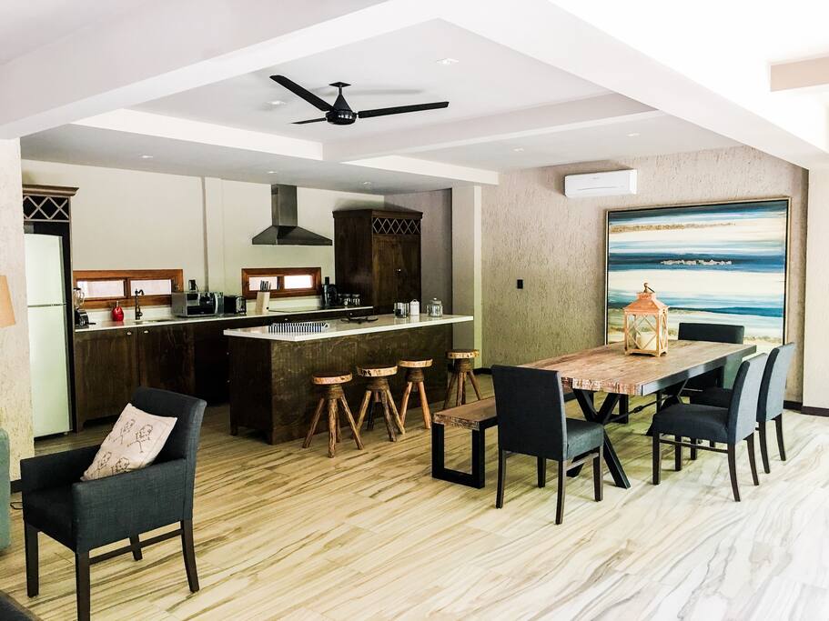 Comedor y cocina.