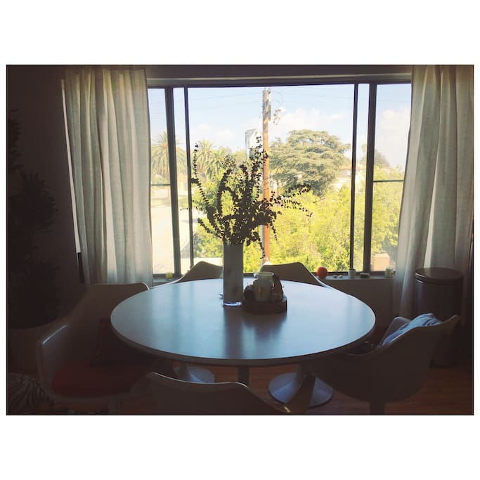 Dining room views with tulip table and 5 chairs