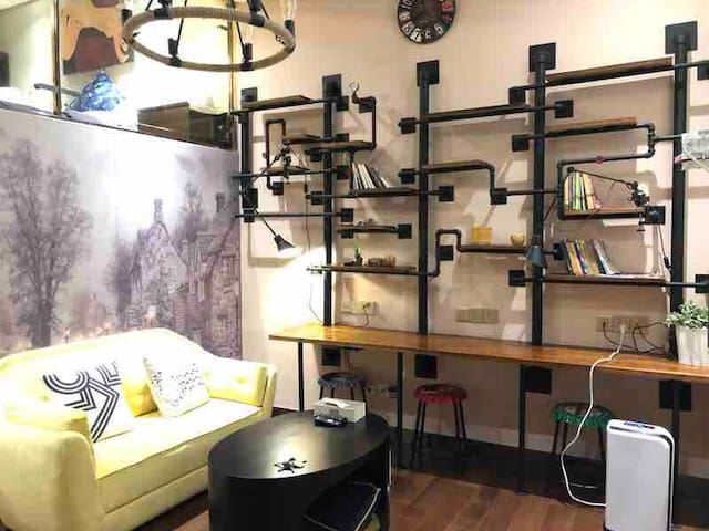 超值优惠！抢手网红复式：市中心福田香蜜湖网红打卡复式美寓(双地铁)FuTian