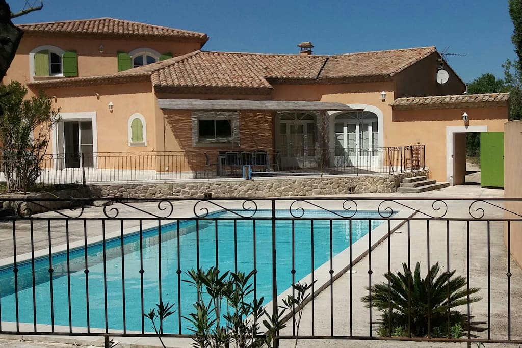 Piscine extérieure / Outdoor pool