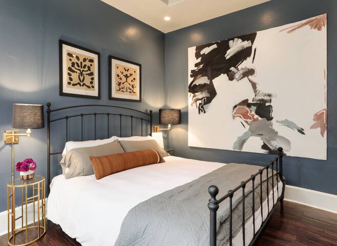 Downtown | Beautiful * Historic | 5 min to UT gallery image 3