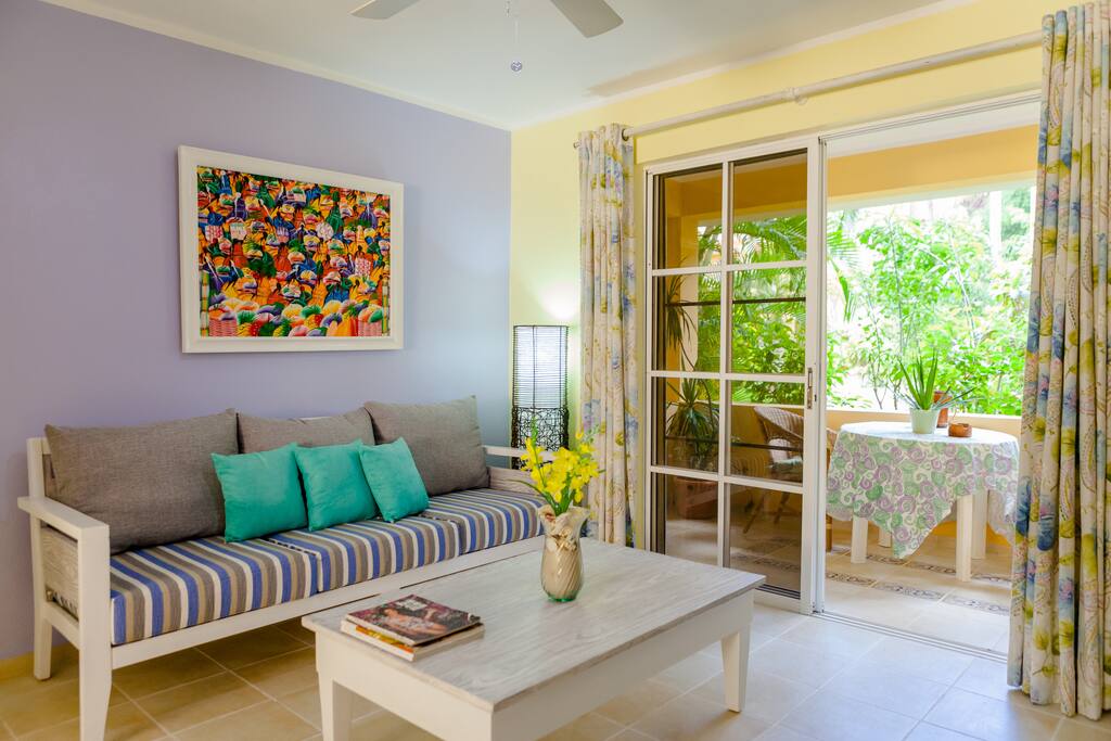 Salon, fully furnished