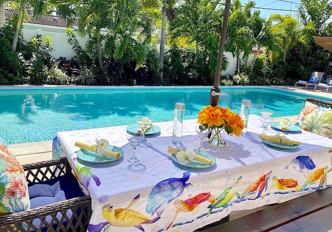 RENT LUXE 5 STAR 40×20 HEATED POOL STEPS 2 BEACH!