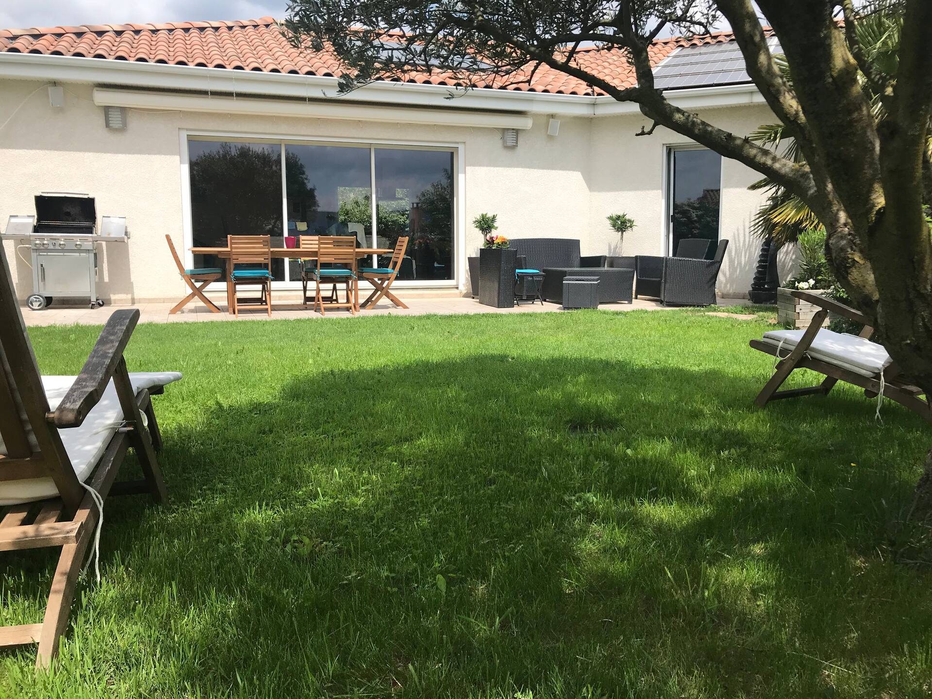 Sunny house for 1-12 people in Millau, quiet neighborhood