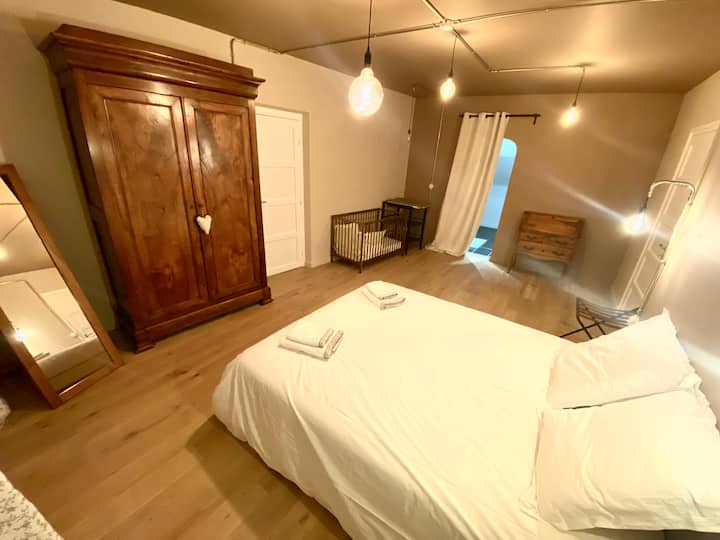 Slaapkamer 3 met bed 160, kinderbedje en commode 