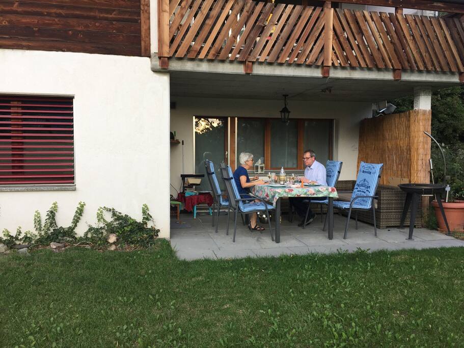 Gedeckter Sitzplatz