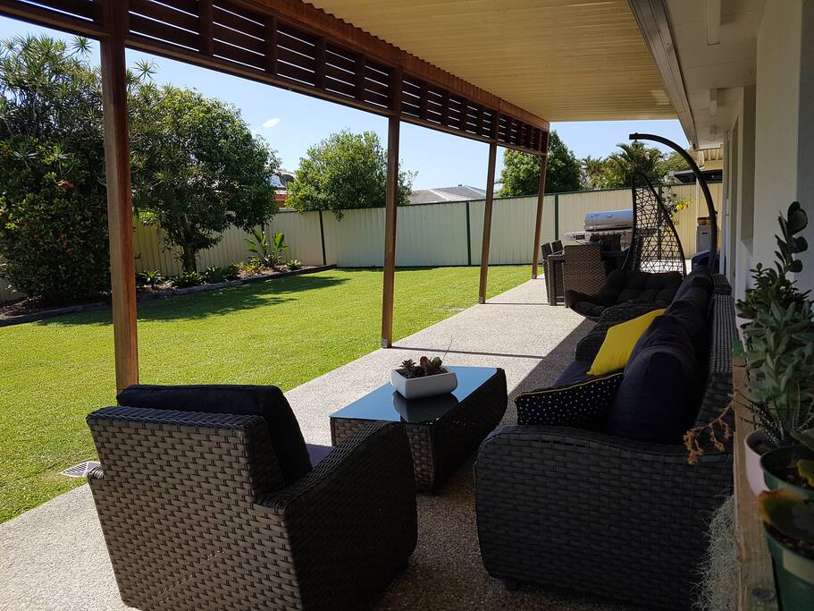 Outdoor area with lounges