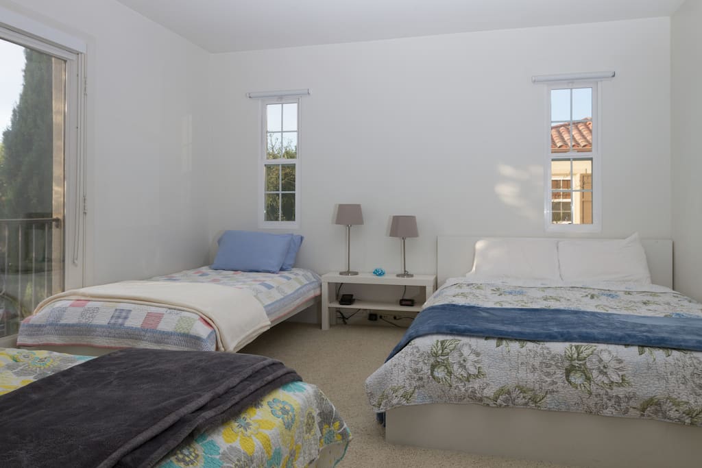guest bedroom with queen bed and 2 x twin beds