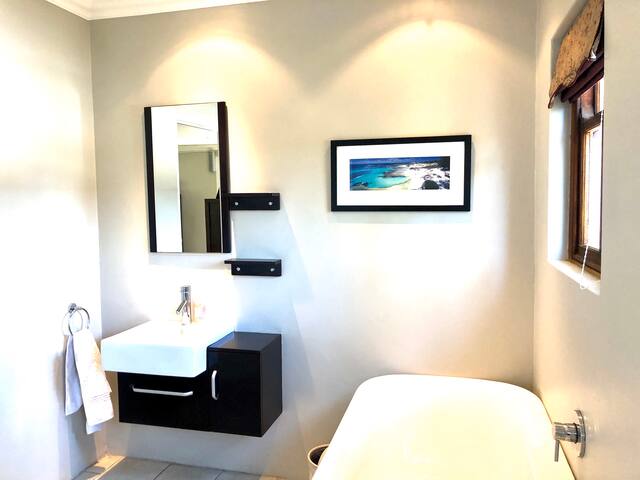 Berry Cottage by Cape Valley Stays gallery image 2