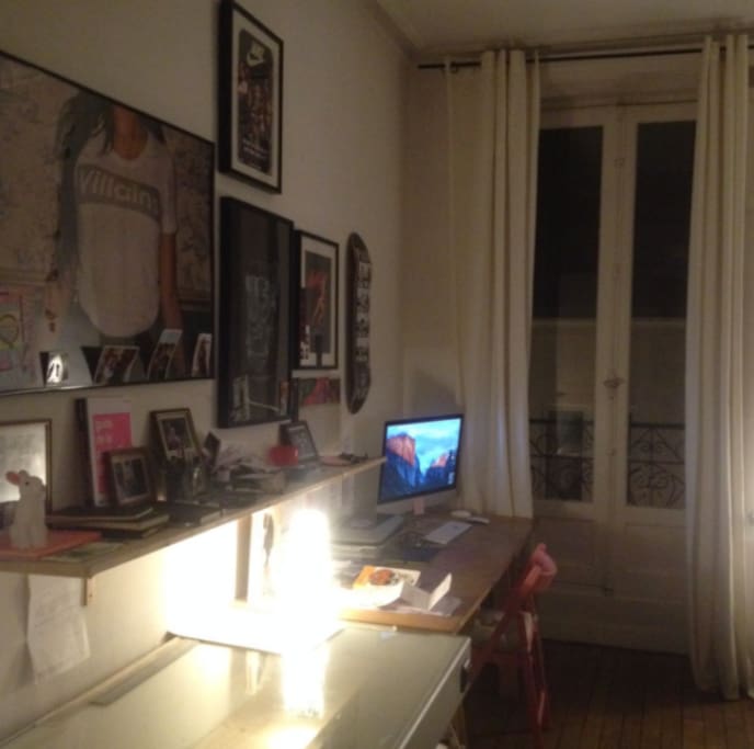 bureau très lumineux