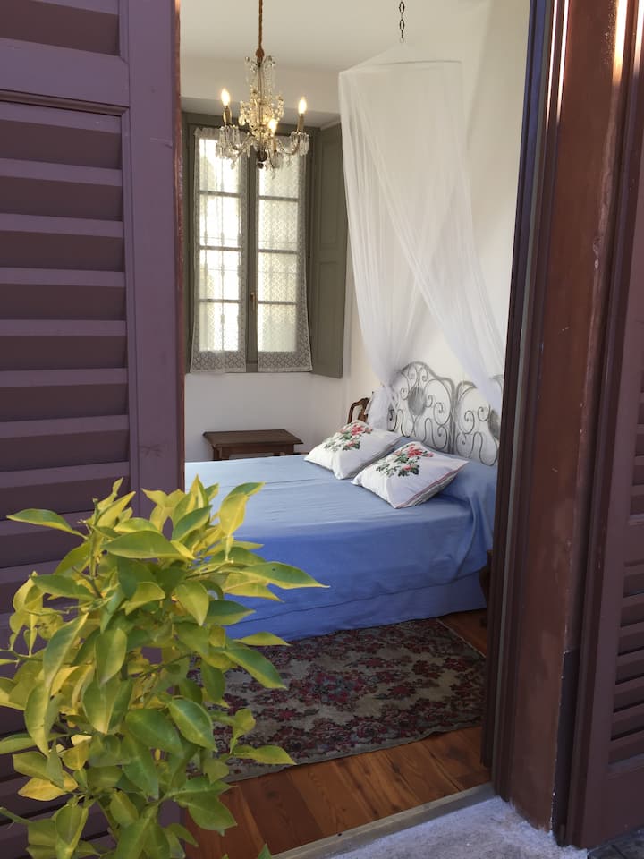 双人卧室，可从露台欣赏美景