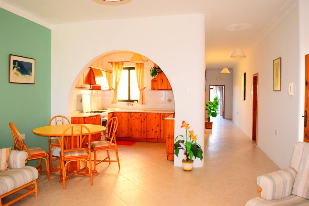 Dining & Kitchen
