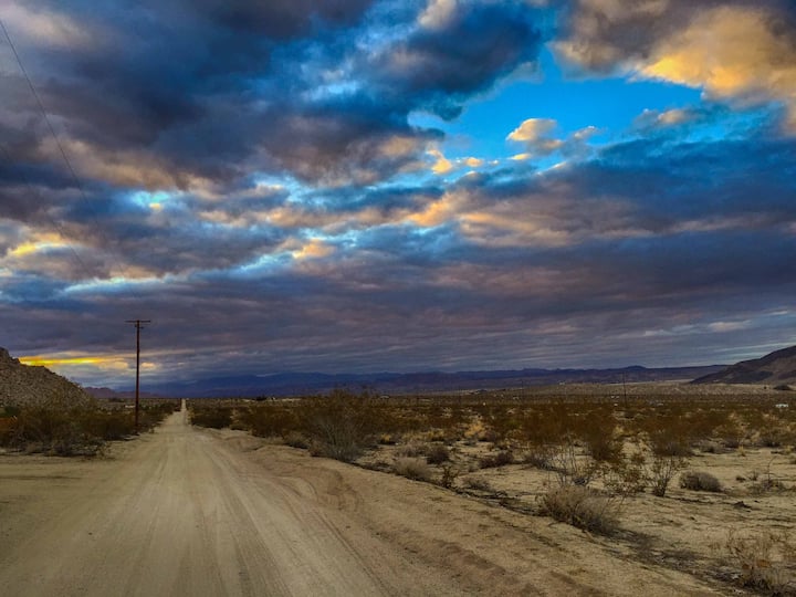 "Twin Tanks" Desert Homestead Cabins Houses for Rent in Twentynine