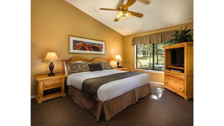 Flagstaff Resort Unit Bedroom (Unit layout and décor may vary)

