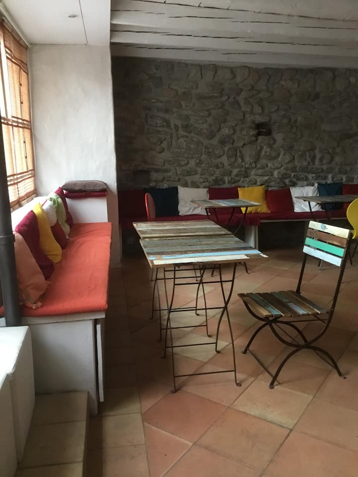 White Double room in Cully Village wc/douche privé