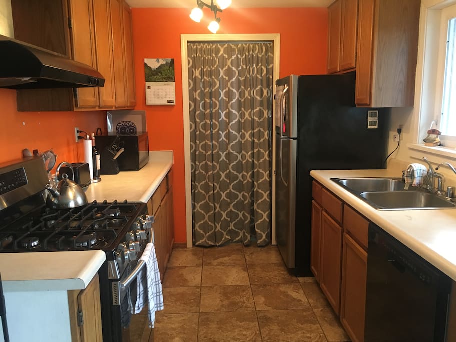 Bright kitchen fully equipped